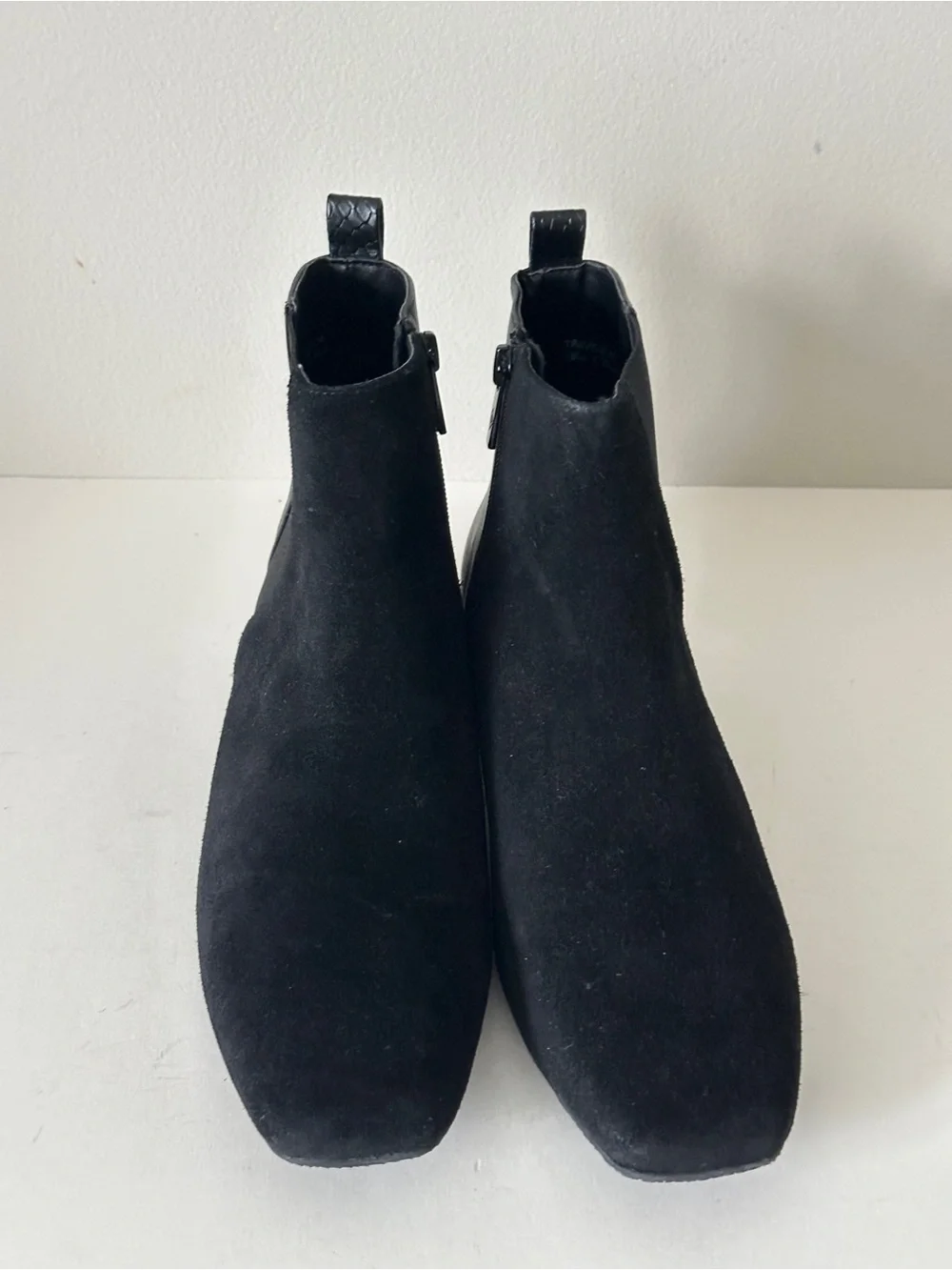 NEW Donald Pliner Travis Black Suede/Leather Chelsea Ankle Women Booties Sz 8.5M
